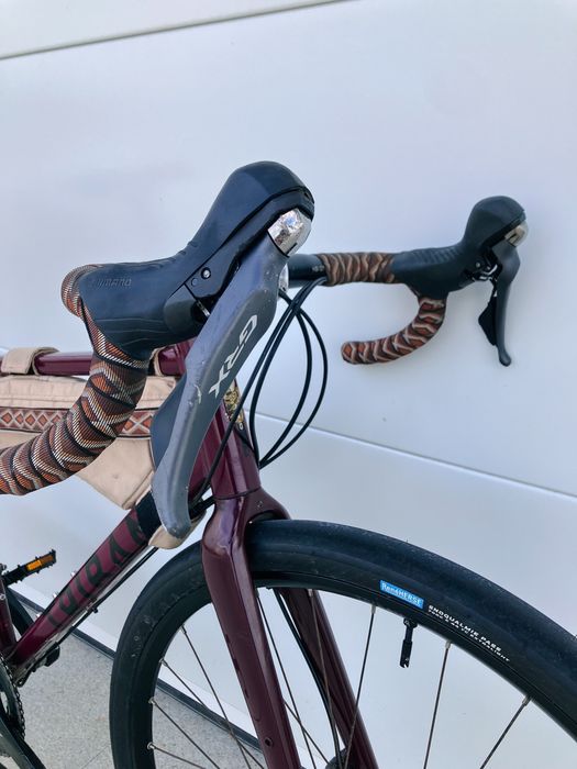 Bicicleta de gravel Triban GRVL 520 com GRX e 2º par de rodas