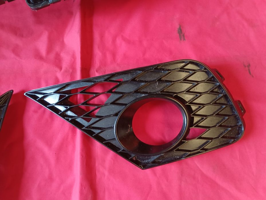 Grelhas Parachoques frente SEAT Ibiza FR 6 J