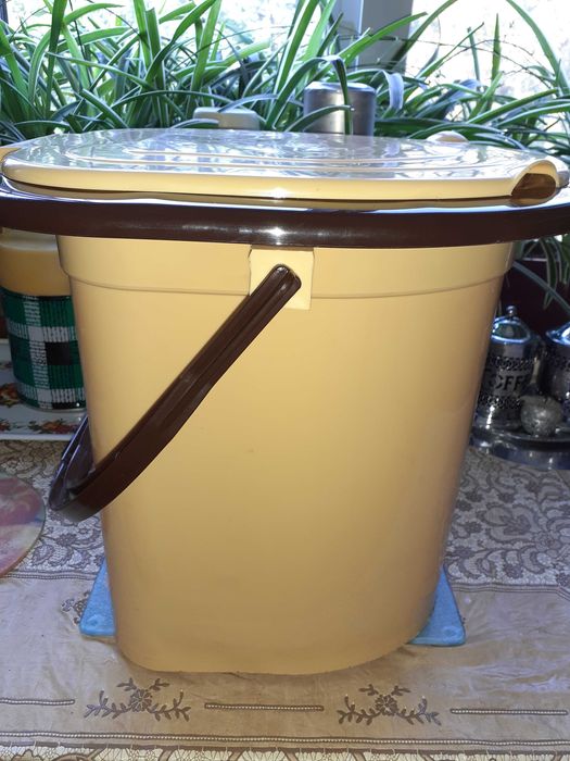 Відро-туалет пластикове.