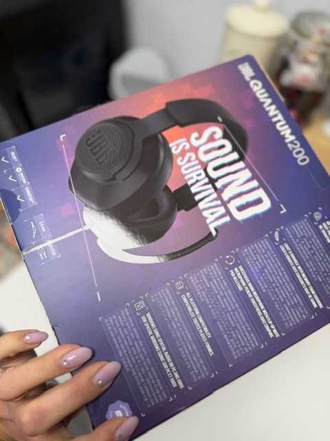 Nowy wokółuszny zestaw słuchawkowy JBL Quantum 200