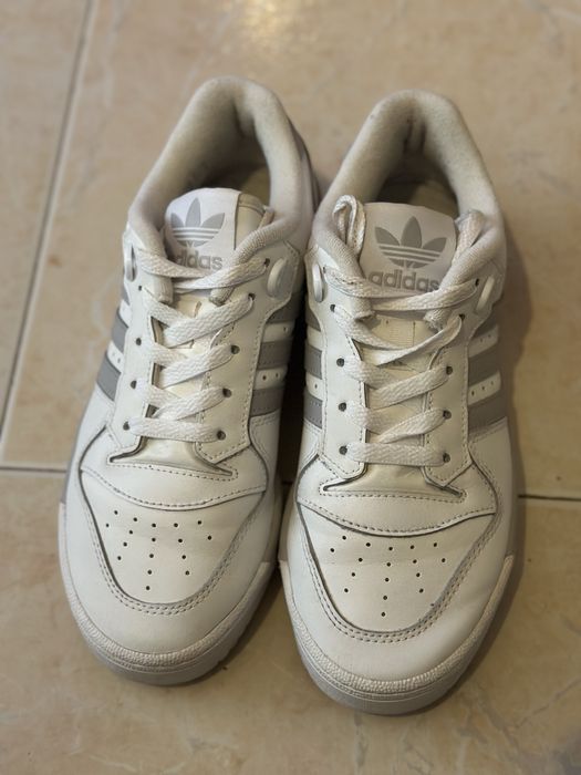 Ténis Adidas Rivalry Low
