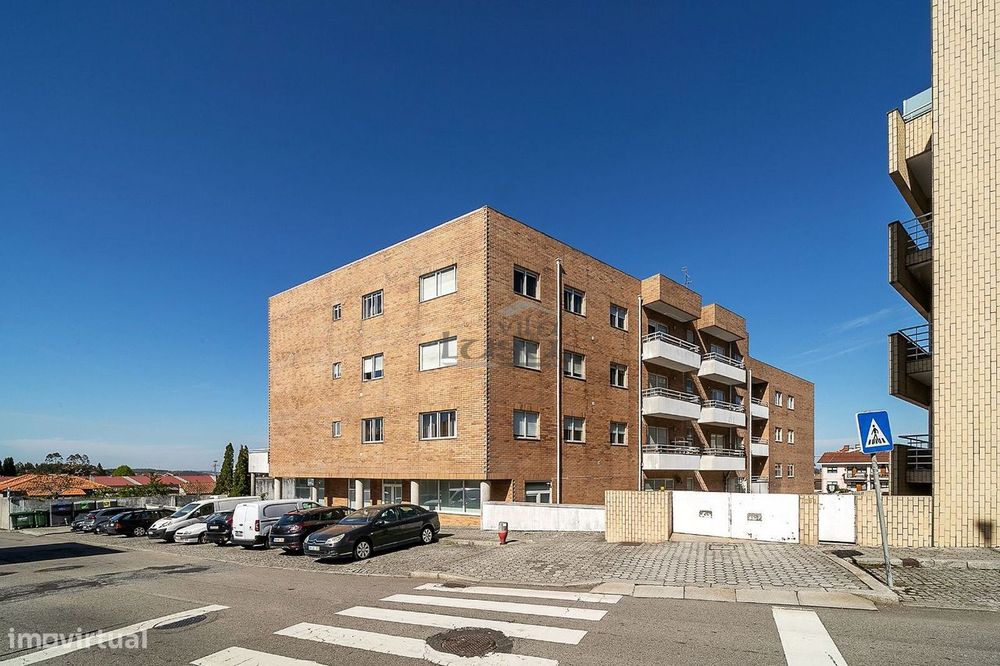 T2 em Seixezelo V.N. de Gaia. com lugar de garagem e arrumos.