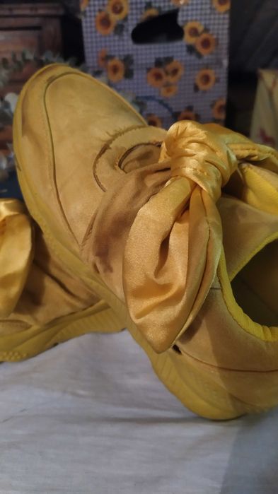 sapatilhas amarelo torrado