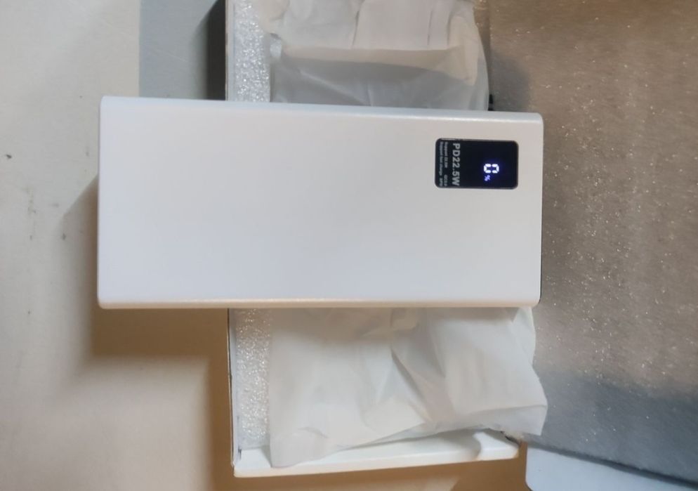 Powerbank 10000 mha e 20000 mha
10000 mha - 25 euros 
20000 mha - 30 euros