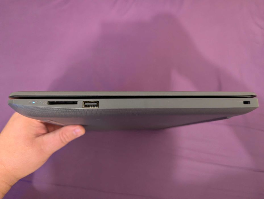 Ноутбук HP 250 G7:  Core i3-7020U / 8GB DDR4 / 128GB SSD