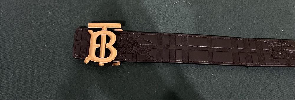 Pasek burberry.