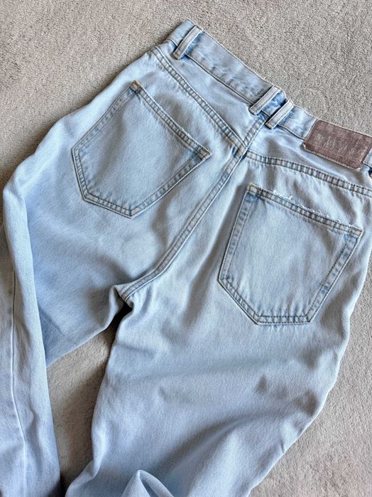Голубые джинсы mom pull&bear 36 s
