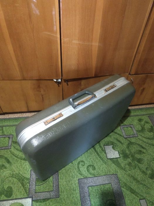 Чемодан дорожный большой