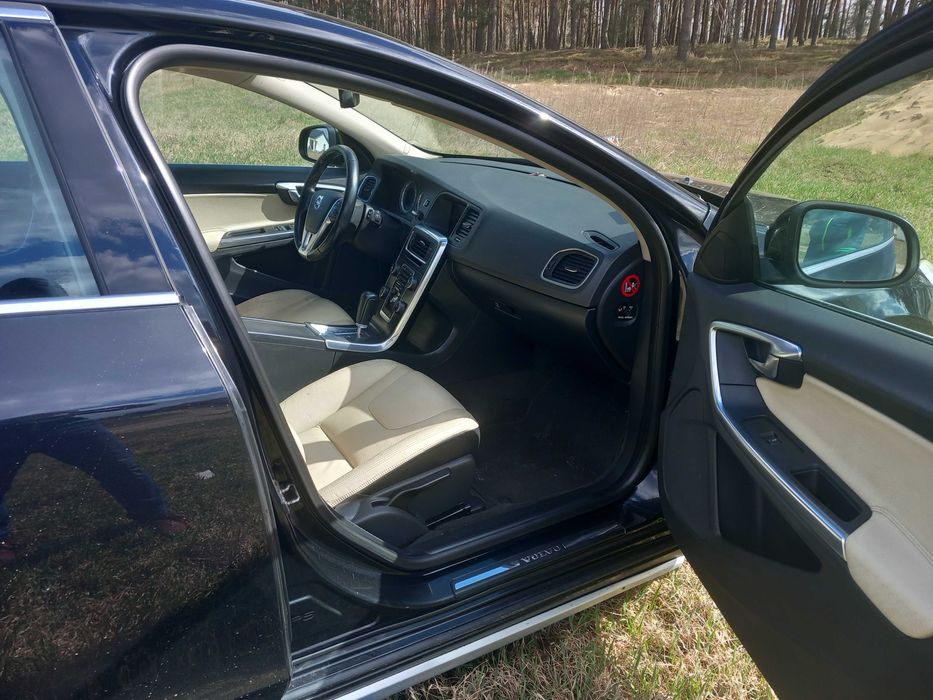 Volvo V60 Momentum diesel 2.0 163KM automat felgi 18 cali