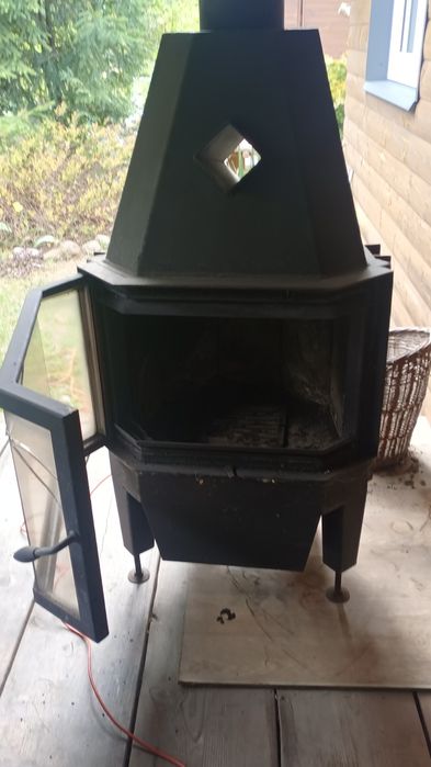 Kominek na nóżkach