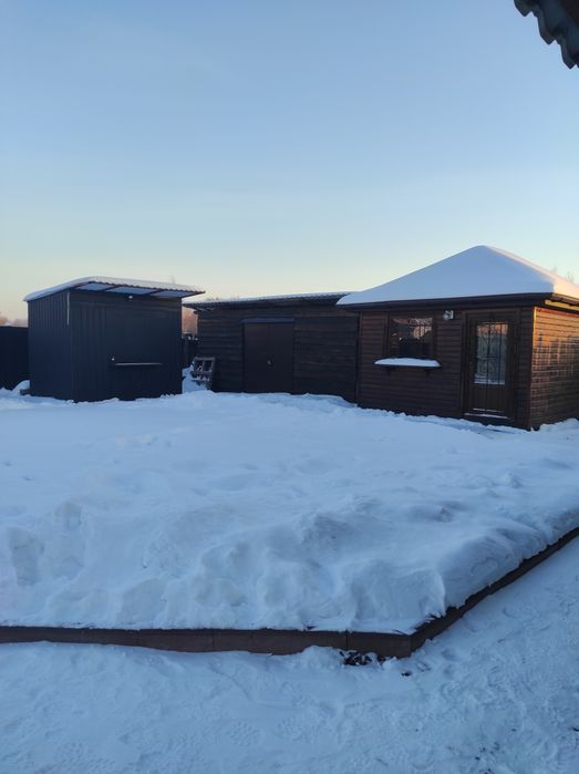 Подобово дерев'яний будинок з сауною.