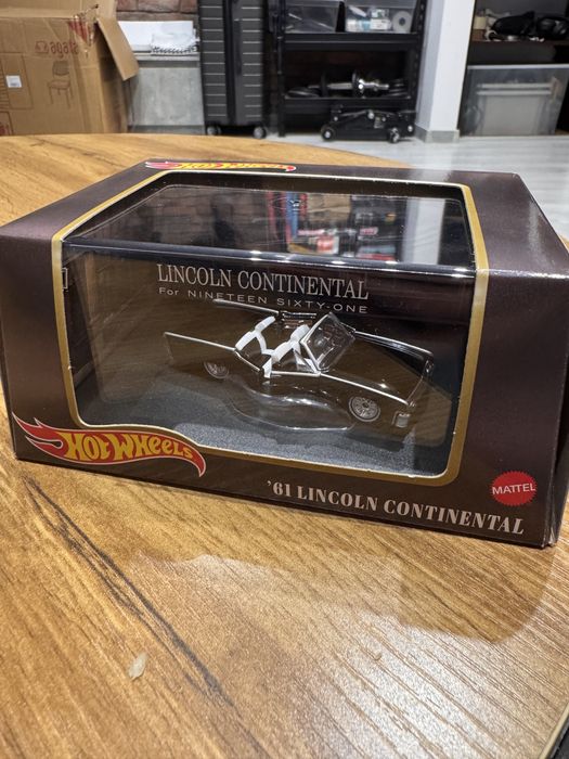 Hot Wheels RLC Exclusive ’61 Lincoln Continental