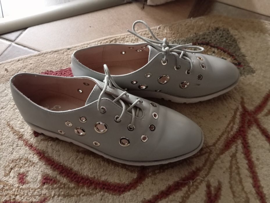 Eleganckie czółenka Popiel