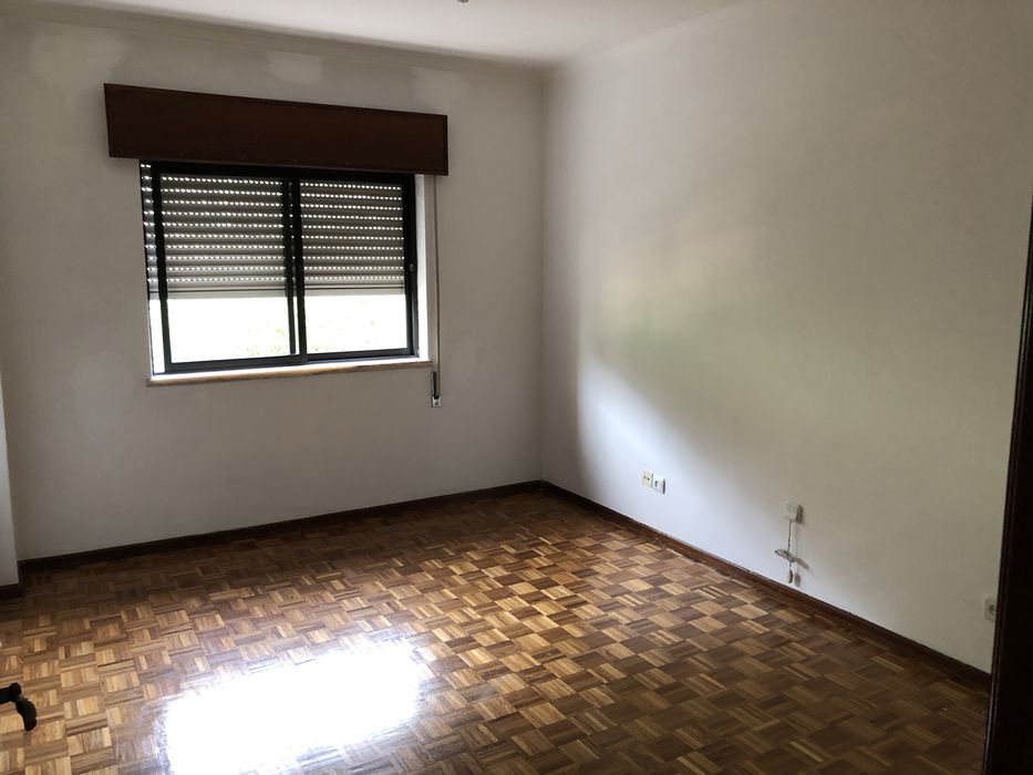 Aluga-se Apartamento T2, Sto. António dos Olivais, Coimbra