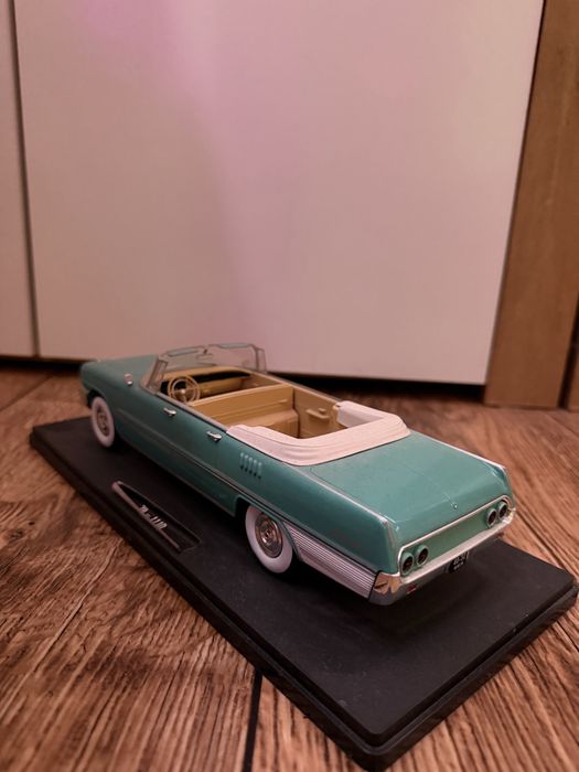 Model - Ził 111D - skala 1:24 - hachette