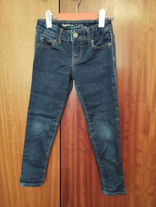 1 Pair of Pants + 1 Pair of Capri Pants by GAP, Denim - Girl, 5 Years Old