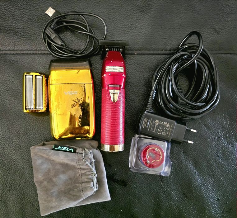 "Vendo Kit de Barbear Profissional com Aparador BaBylissPRO FX e Shaver VGR em excelente estado e com todos os acessórios originais."