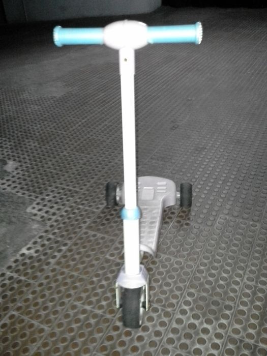 Trotineta 3 rodas.