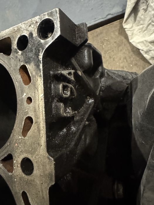 Двигун renault f9q f9a espace trafic laguna scenic volvo v40