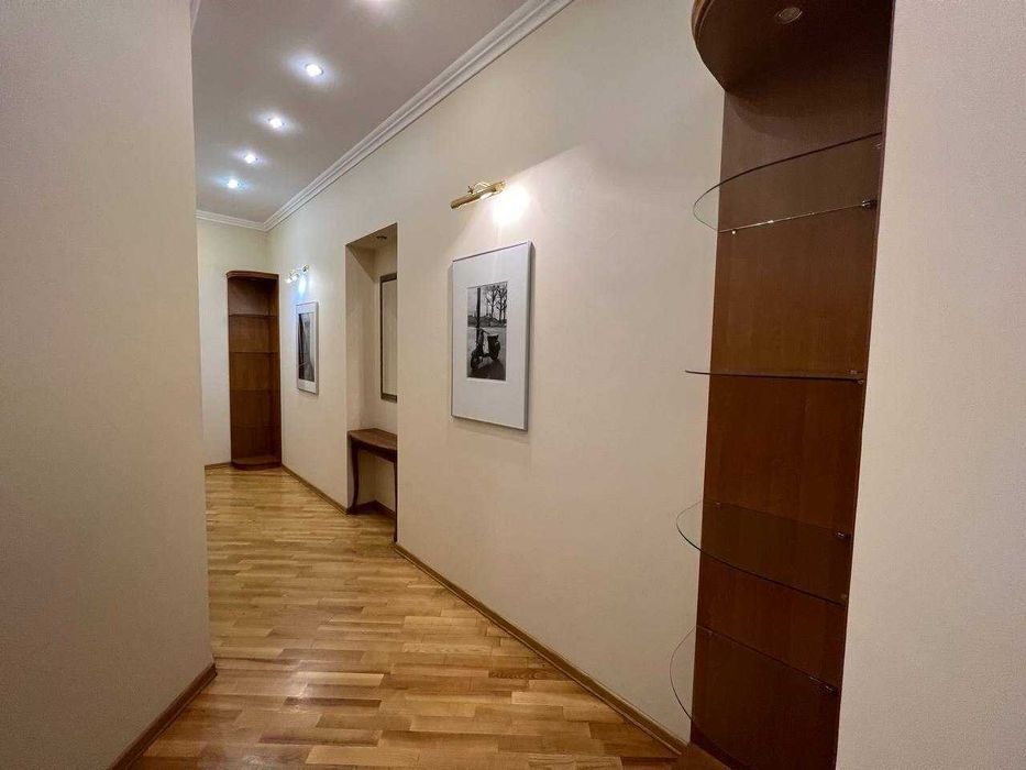 Продаж 2к.квартири 110м2  вул. Хрещатик 15, Пасаж