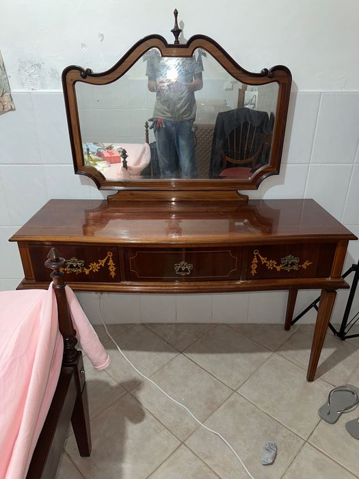 Vendo cama , colchão, cabeceiras , cômoda e penteadeira