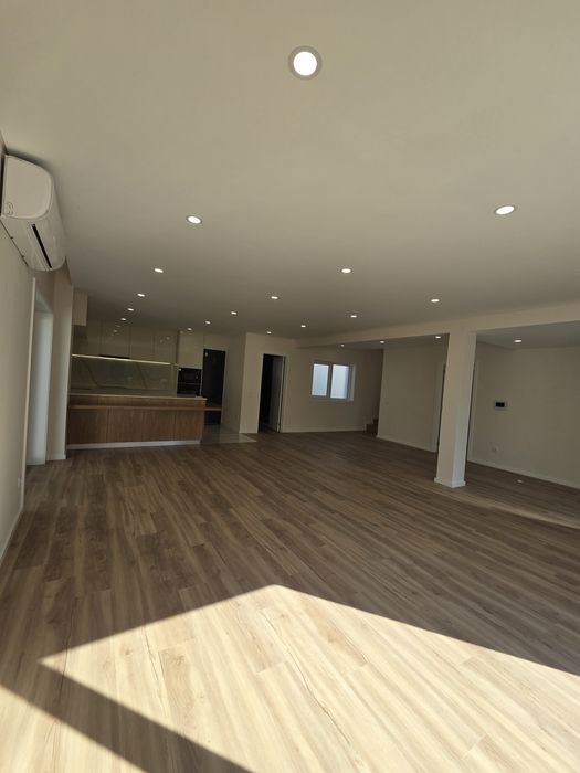 Moradia T5 completamente renovada