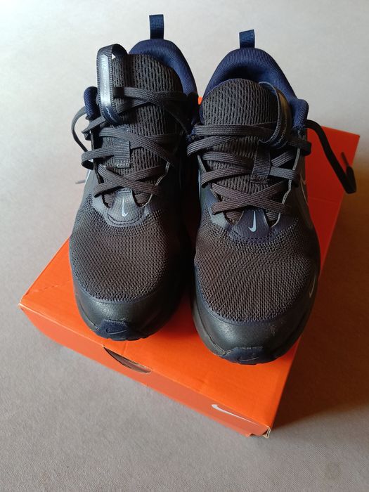 Nike Cosmic Runner