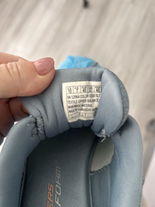 Кросівки жіночі Skechers в ідеальному стані. Устілка 26.5 см.