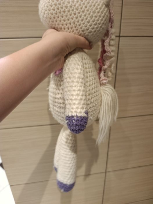 Oddaje plyszanke jednorożca