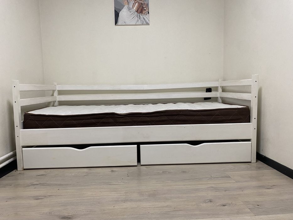 Ліжко з шухлядами