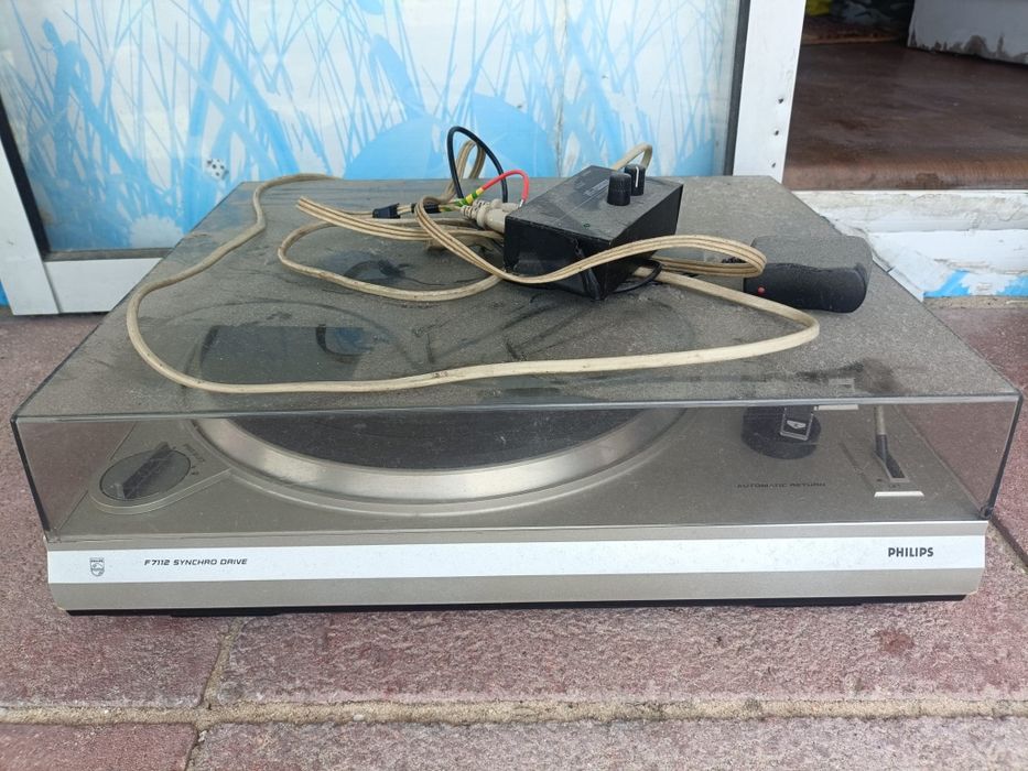 Gira discos Philips com Micro Pré Amplificador