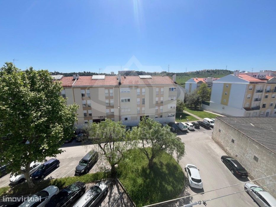 Apartamento T2 totalmente remodelado, localizado em Vialonga