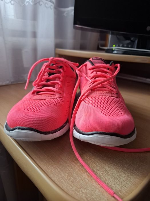 Кроссовки"Skechers" 39 размер