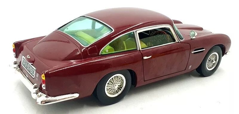 Chrono: Aston Martin DB5 1/18