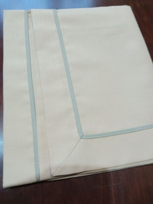 Bieżnik poliestrowy beżowy 100/50 cm