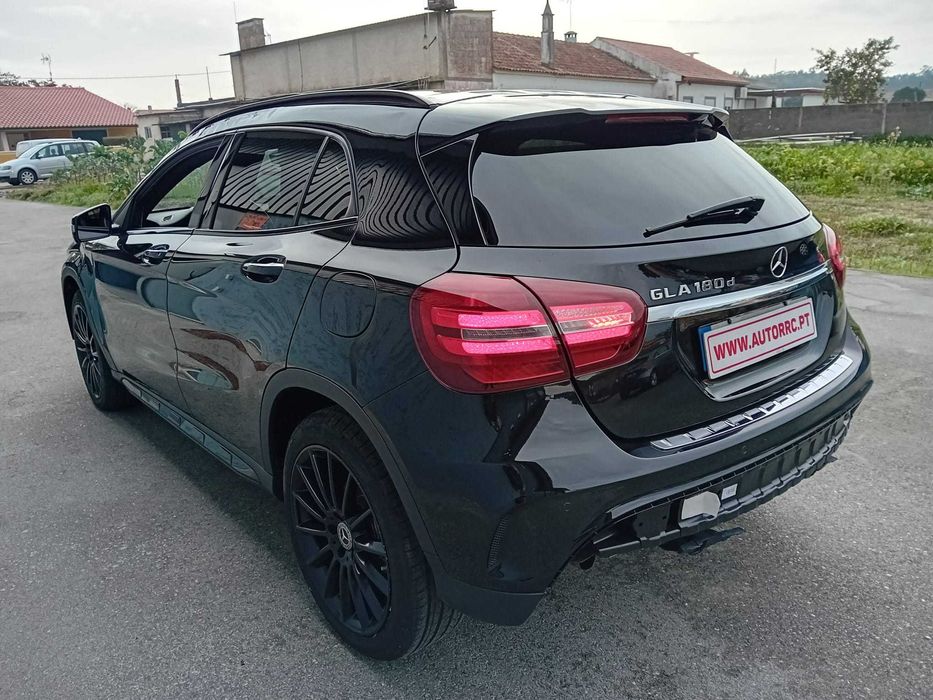 Mercedes GLA 180 AMG c/auto ( pequeno sinistro )