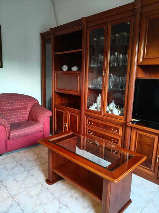 Móvel de sala com vitrine