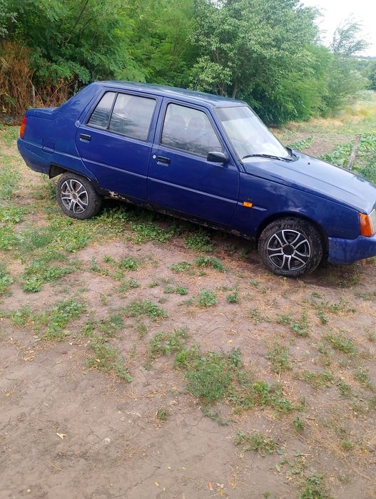 Авто на ходу сив погнав