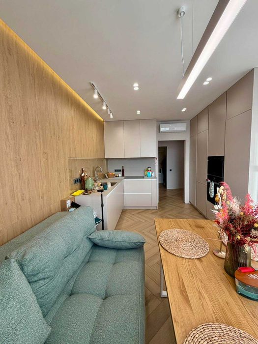 Продам чудову 2-кімнатну квартиру в ЖК Варшавський мікрорайон.