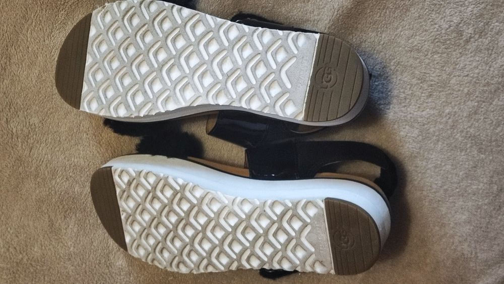 Босоножки Ugg le fluff