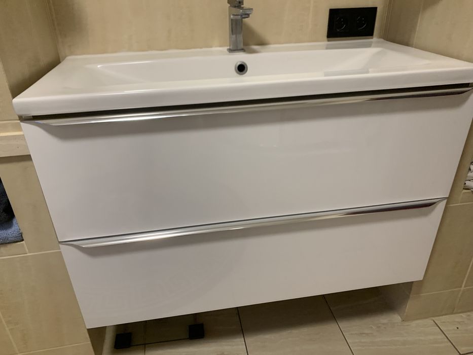 Umywalka z szafka biala polysk