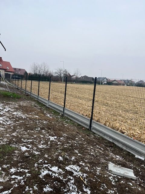 Mantaż ogrodzenia panelowego bram przesuwnych