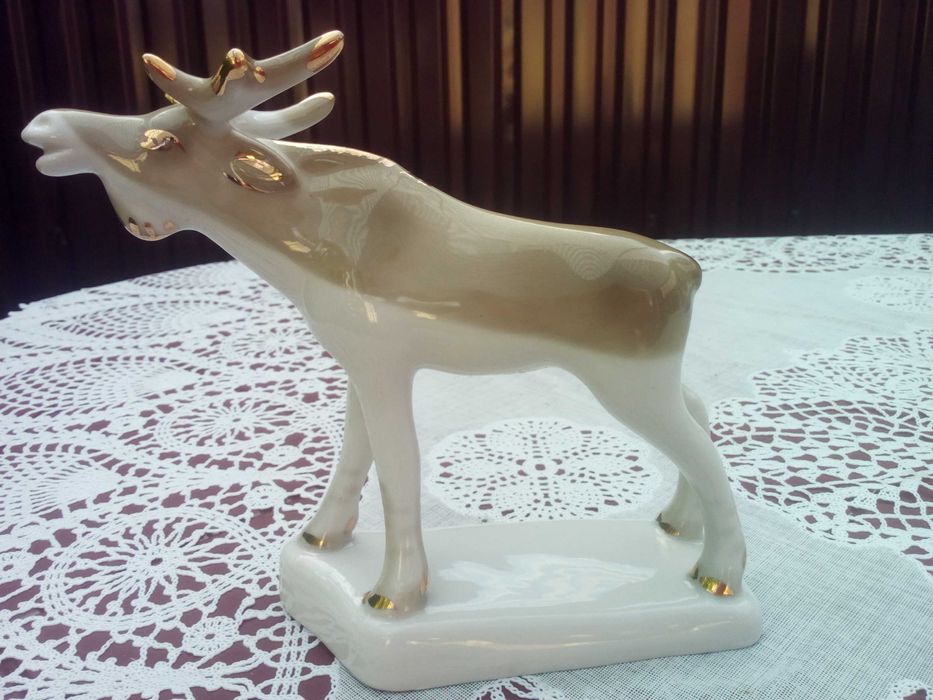 Статуетки в асортименті