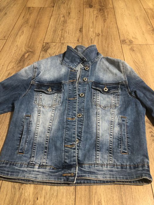 Жіноча джинсова куртка