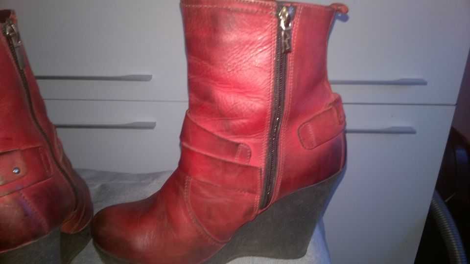 botki skórzane czerwone wysokie koturn
