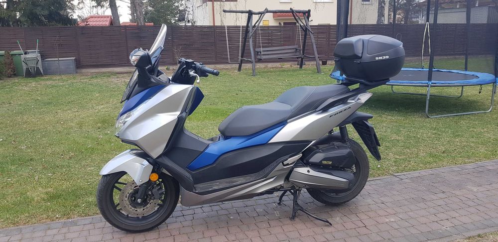 Honda NSS Forza 125 Salon Polska rok 2017 Leovince