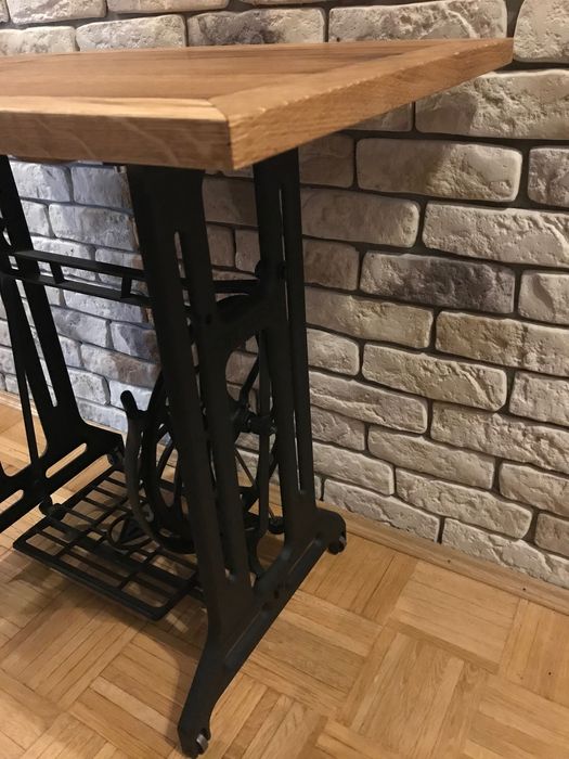 Stolik na nogach od maszyny do szycia Tikkakoski