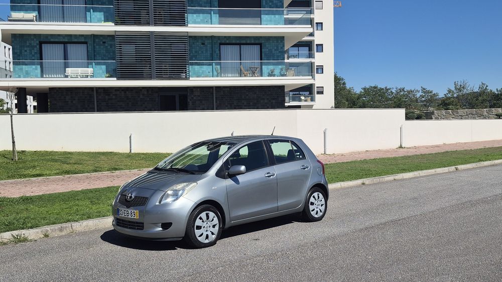 Toyota Yaris 1.0 VVT-i 69cv — 128.000 km — Excelente Estado