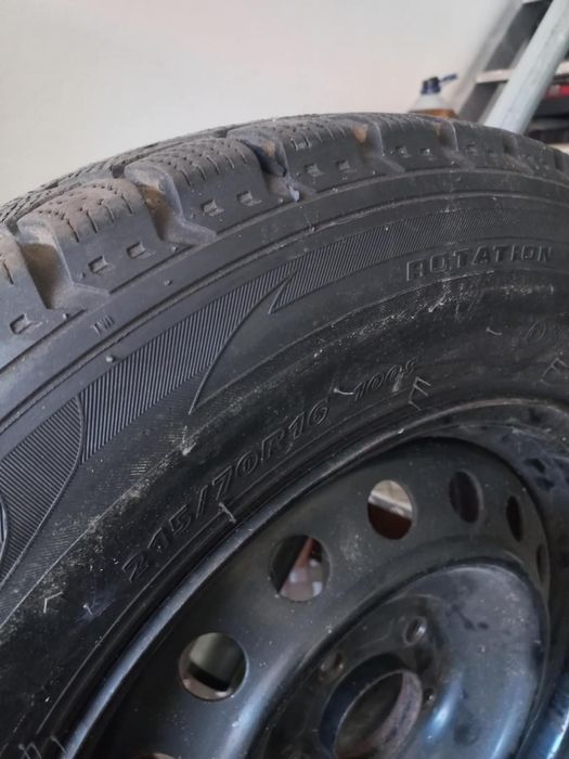 Pneus com jantes 215/70/R16 5 furos