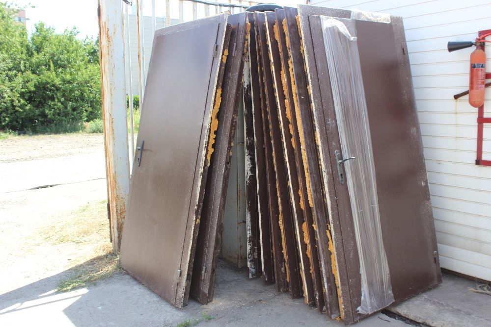 Двери металлические входные бронированные б/у